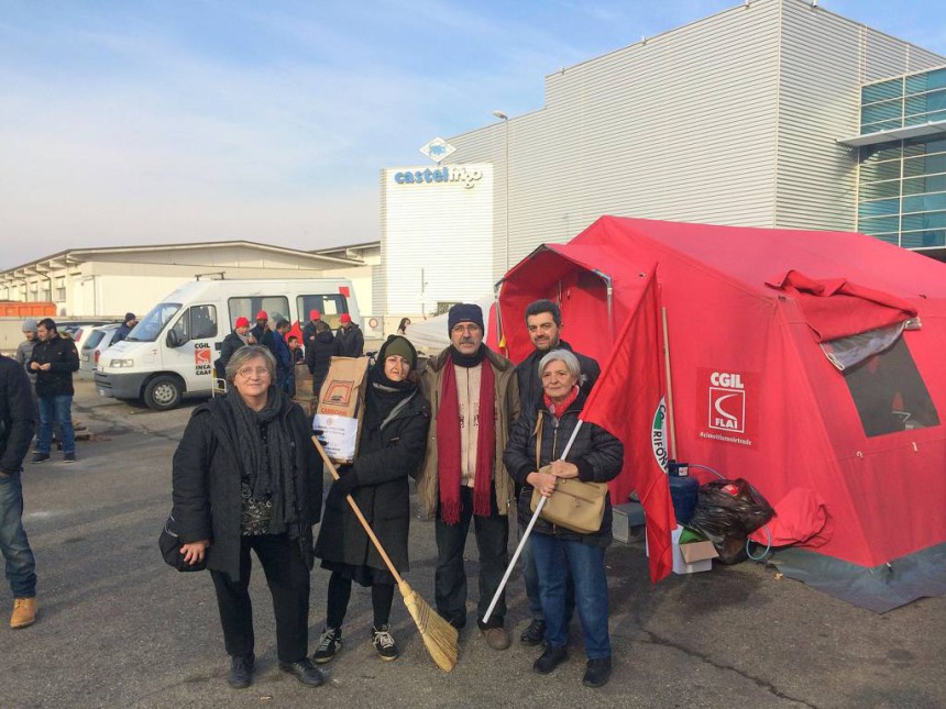 La befana comunista e la delegazione di Rifondazione Comunista