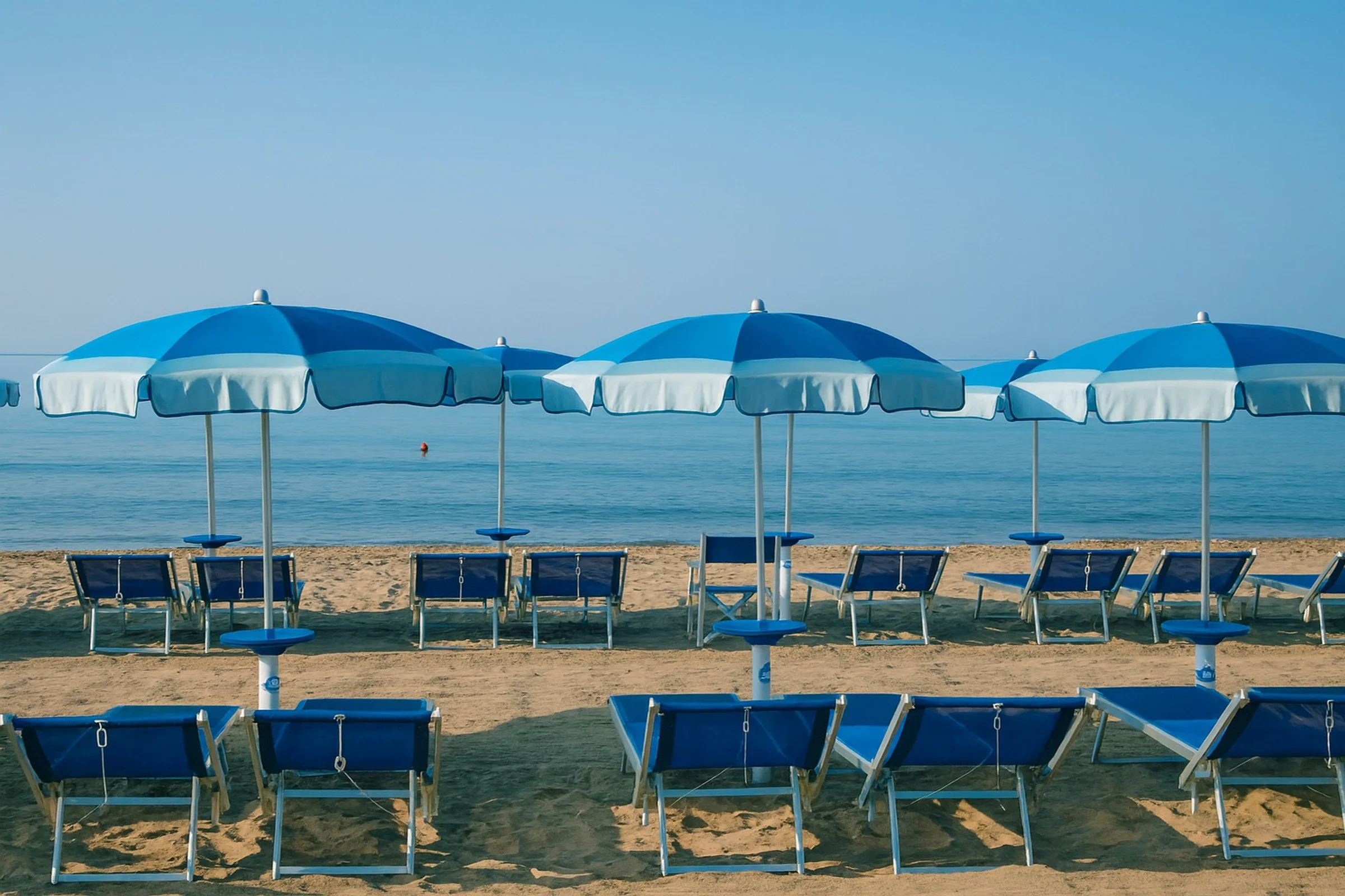 Spiagge vuote? A fine stipendio avanza troppo mese